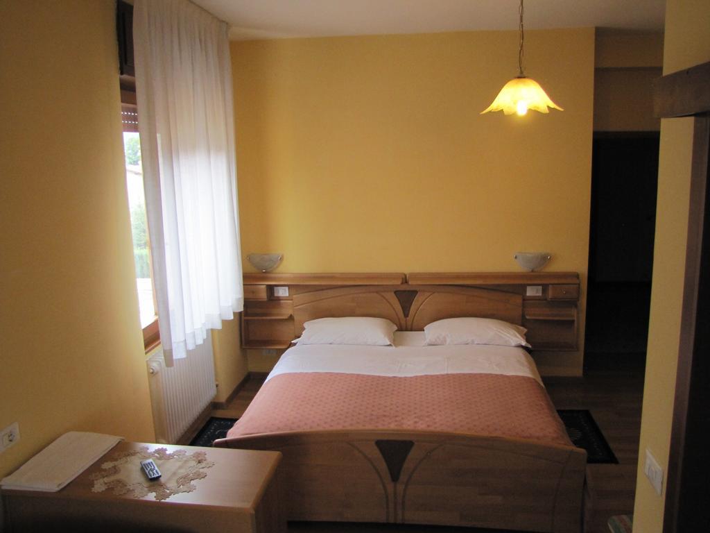 Hotel Cantaleone San Michele allʼAdige الغرفة الصورة